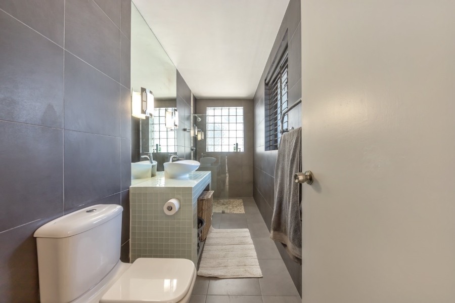 4 Bedroom Property for Sale in Green Point Western Cape